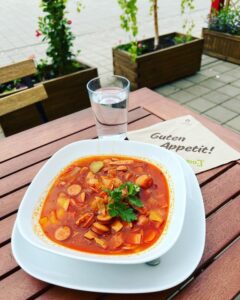 Guten Morgen und guten Hunger! ️Hier haben wir das aktuelle Mittagsangebot für heute: hausgemachte…